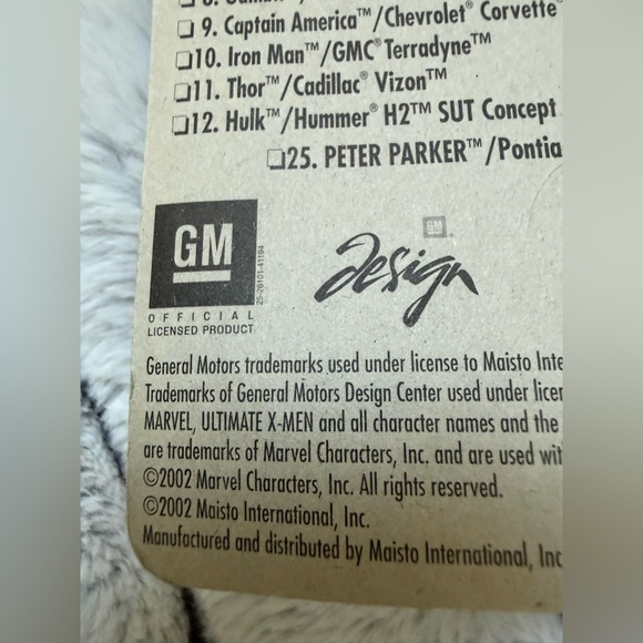 Maisto Marvel Die-Cast Toy Car - Blue and Red - Picture 5 of 5